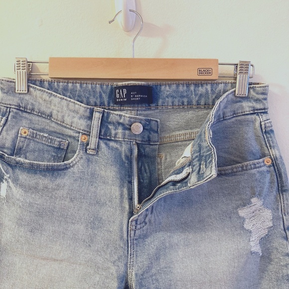 GAP Bermuda Shorts Light Blue Wash Distressed Size 4/27 - Picture 2 of 12